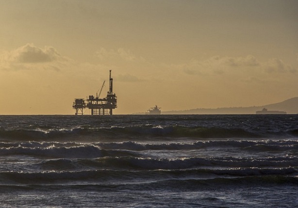 oil-platform-484859_640