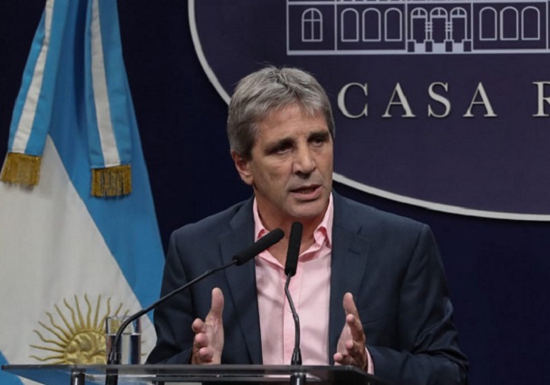 Argentina, drástico ajuste en cuentas&nbsp;públicas