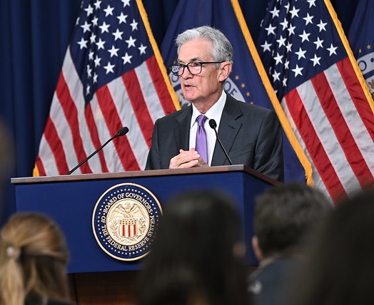 Powell mantiene política de tasas&nbsp;altas