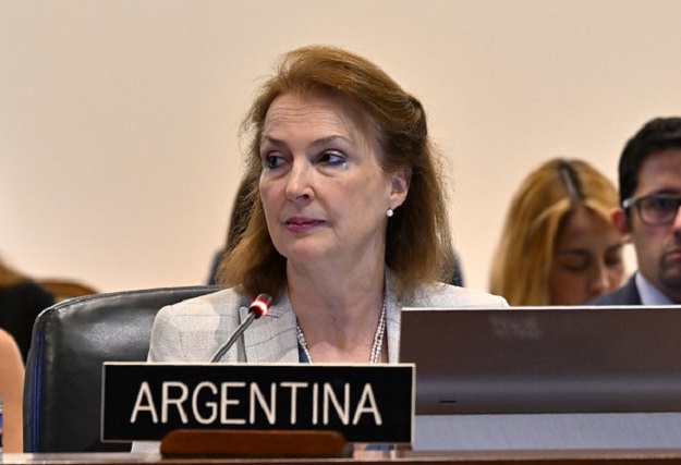 Milei lanza severo reajuste del cuerpo&nbsp;diplomático