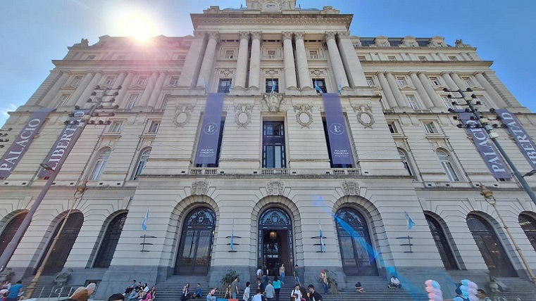 Retiran nombre Kirchner de edificio&nbsp;histórico