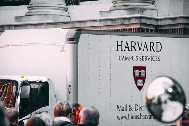 Universidad de Harvard demanda a&nbsp;Trump