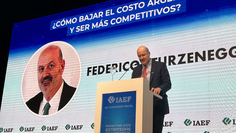 Milei ordena evaluar a empleados&nbsp;públicos