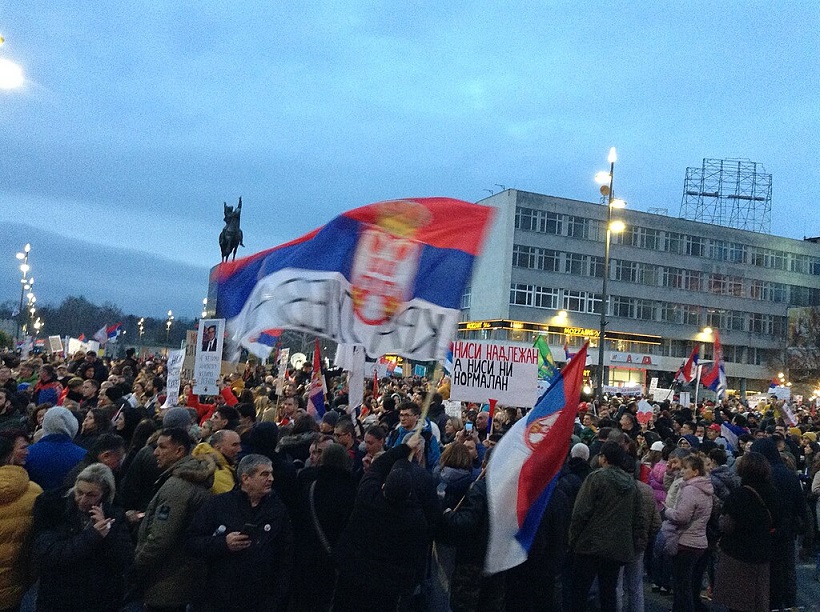 Masiva concentración opositora en&nbsp;Serbia