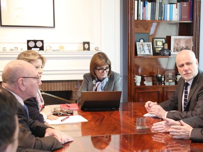 Asedio a embajada argentina en&nbsp;Chile