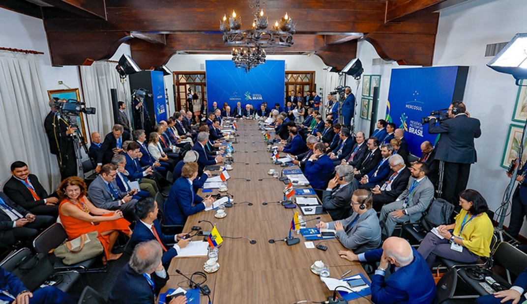 8293232288_a08779efdc_c